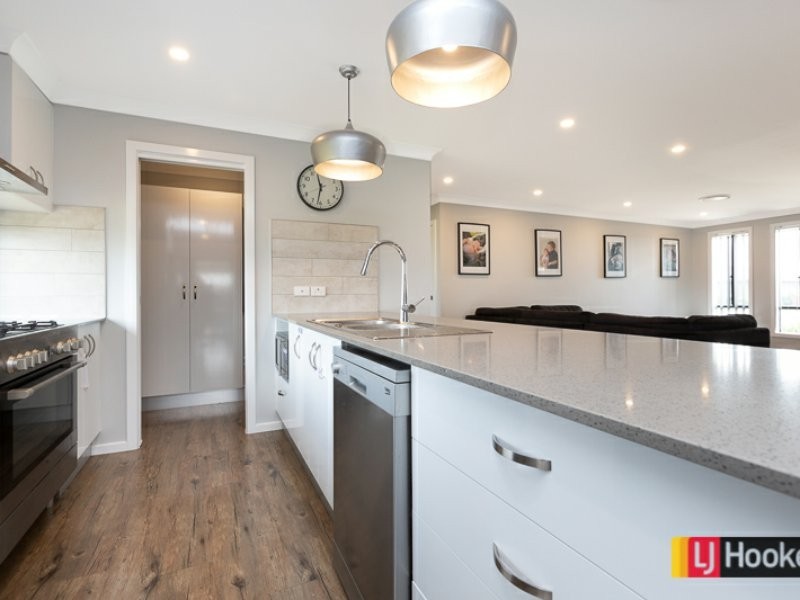 11 Glenmore Drive, Moore Creek NSW 2340