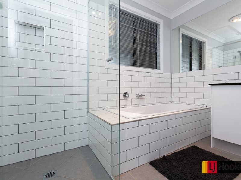 11 Glenmore Drive, Moore Creek NSW 2340