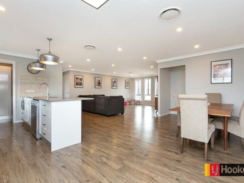 11 Glenmore Drive, Moore Creek NSW 2340