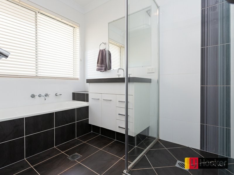 23 Peak Drive, Hillvue NSW 2340