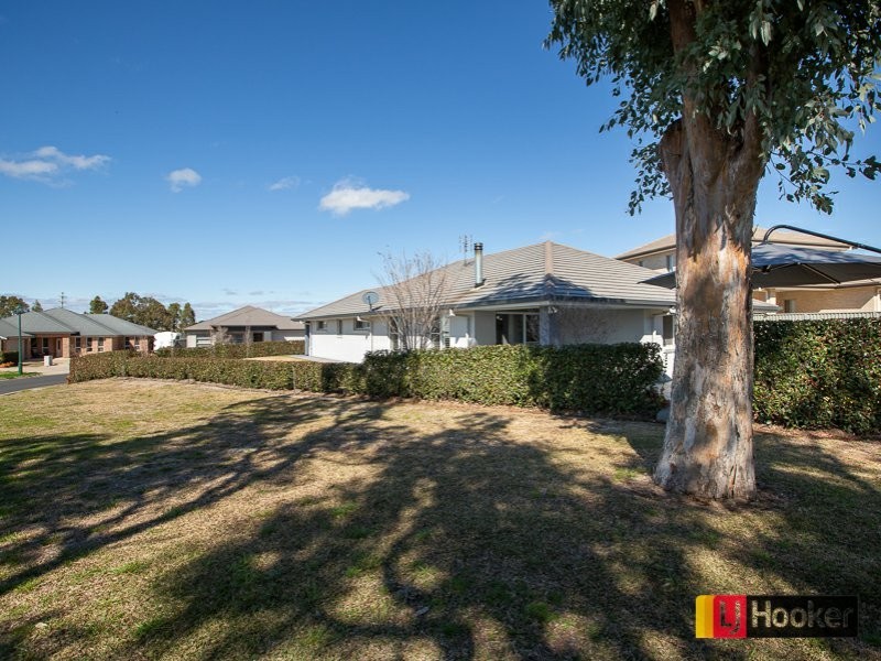23 Peak Drive, Hillvue NSW 2340