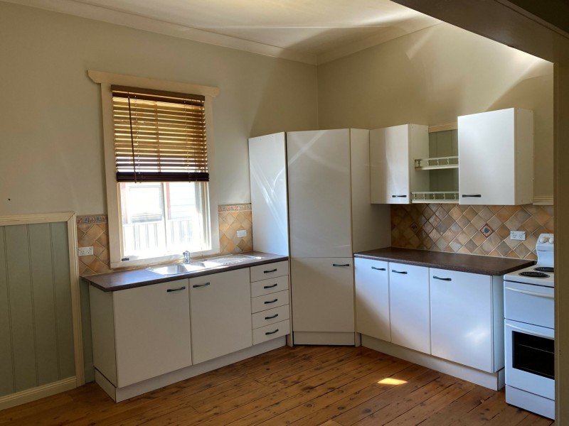 37 Crown Street, West Tamworth NSW 2340