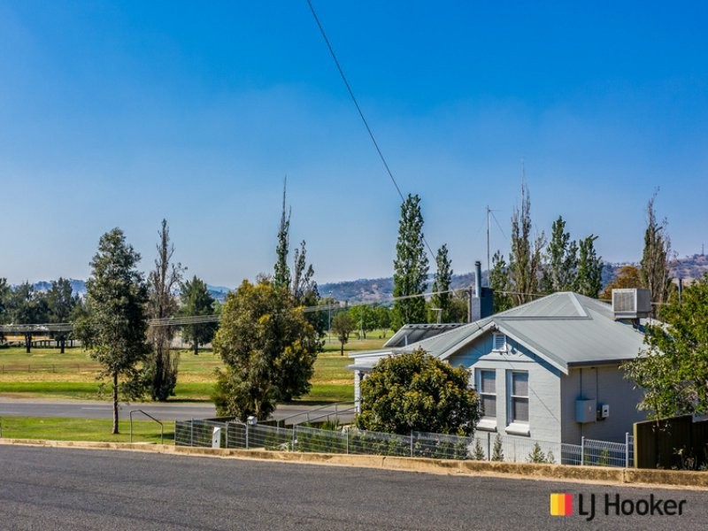 4 Church Street, West Tamworth NSW 2340