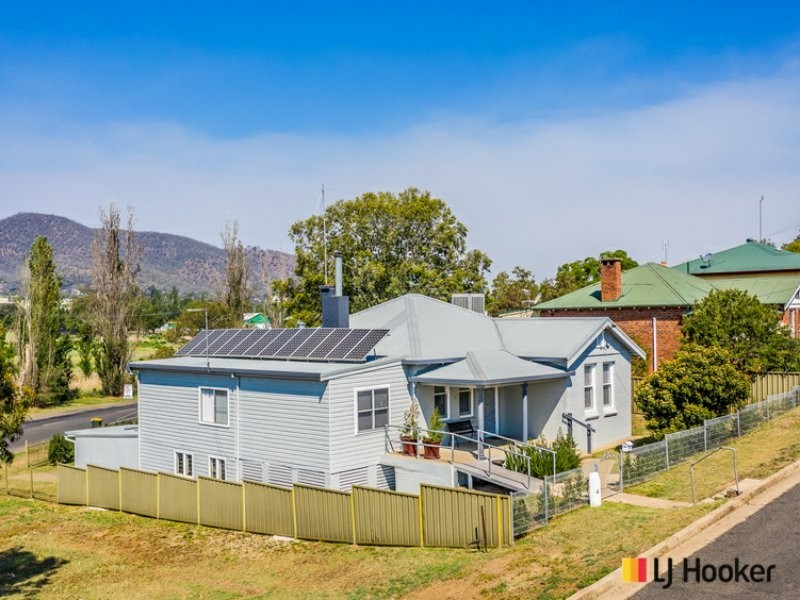 4 Church Street, West Tamworth NSW 2340