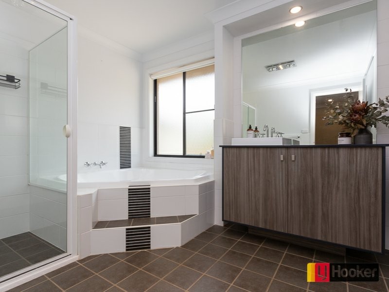 37 Sequoia Drive, Tamworth NSW 2340