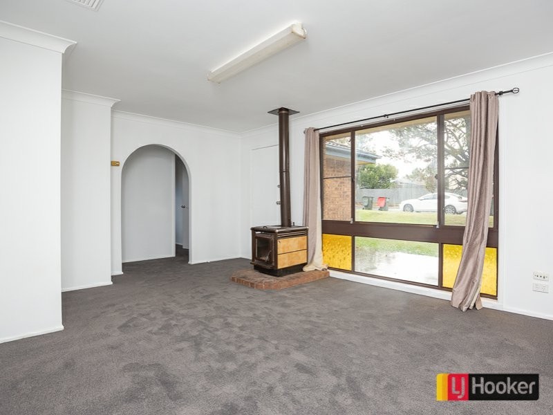 16 Carole Drive, Kootingal NSW 2352