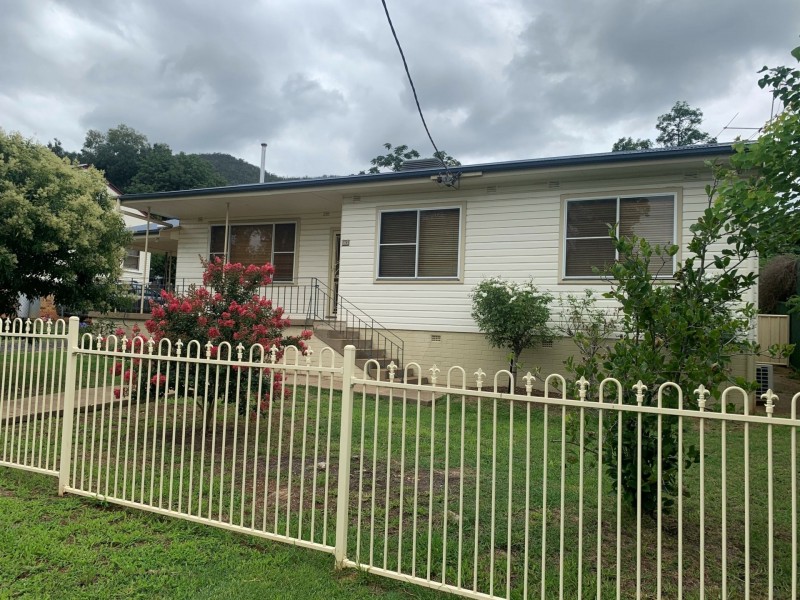 16 Sapphire Crescent, Tamworth NSW 2340