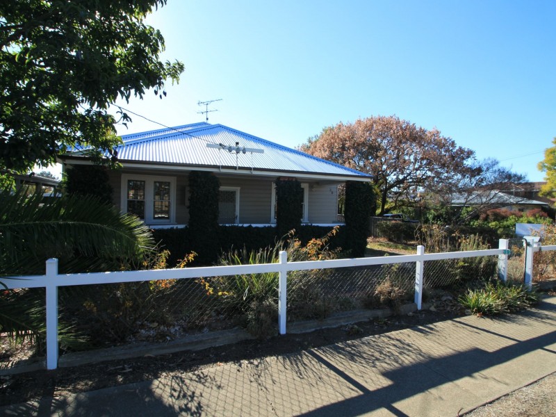 39 Gipps Street, Tamworth NSW 2340