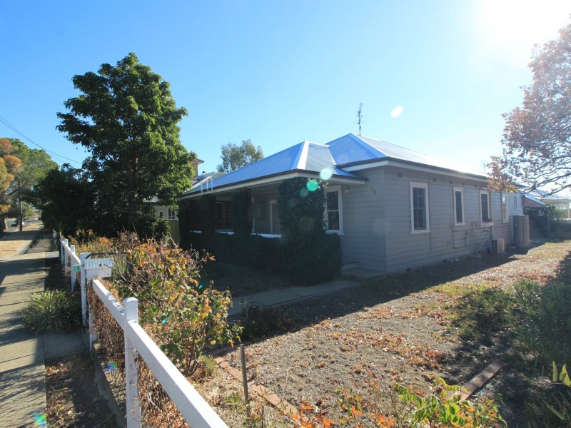 39 Gipps Street, Tamworth NSW 2340