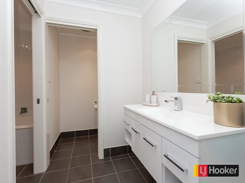 8 Landsborough Close, Tamworth NSW 2340