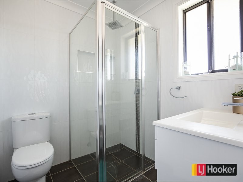 8 Landsborough Close, Tamworth NSW 2340