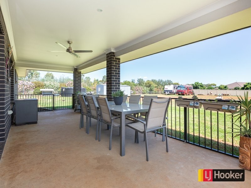8 Landsborough Close, Tamworth NSW 2340
