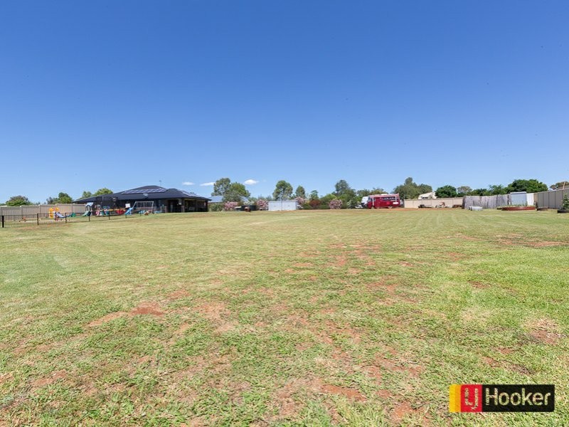 8 Landsborough Close, Tamworth NSW 2340