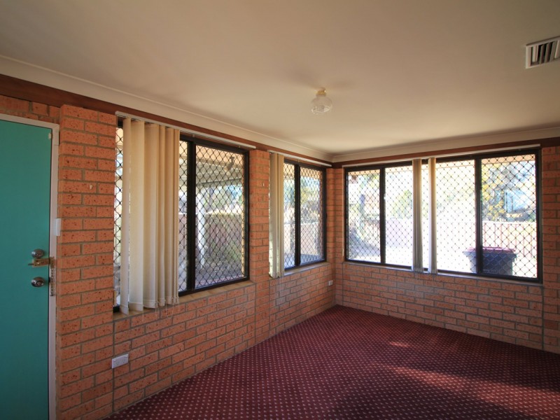 2/11 Illoura Street, Tamworth NSW 2340
