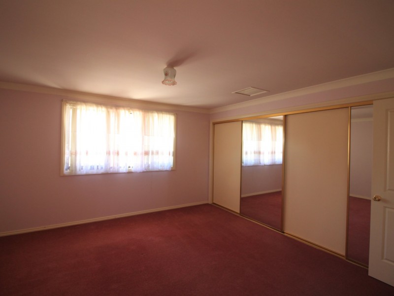 2/11 Illoura Street, Tamworth NSW 2340