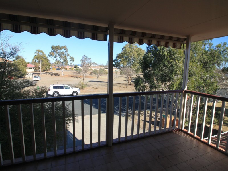 2/11 Illoura Street, Tamworth NSW 2340