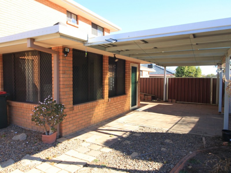 2/11 Illoura Street, Tamworth NSW 2340