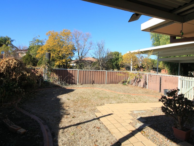 2/11 Illoura Street, Tamworth NSW 2340