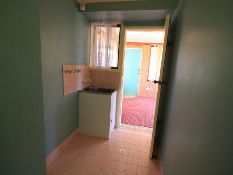 2/11 Illoura Street, Tamworth NSW 2340