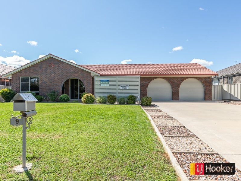 9 Darien Ave, Tamworth NSW 2340