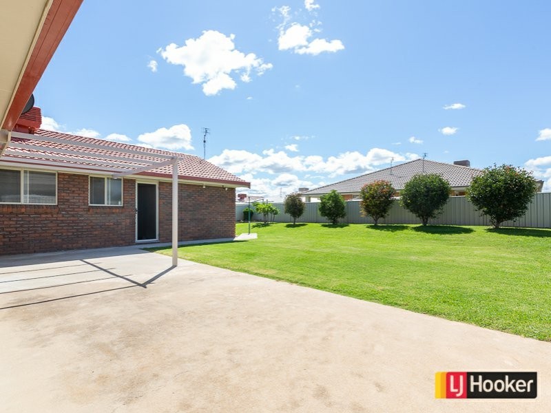 9 Darien Ave, Tamworth NSW 2340