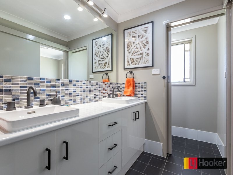 9 Darien Ave, Tamworth NSW 2340