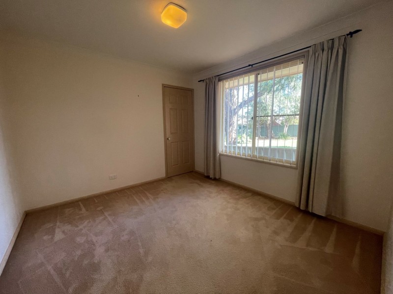 8 Caloola Street, Hillvue NSW 2340