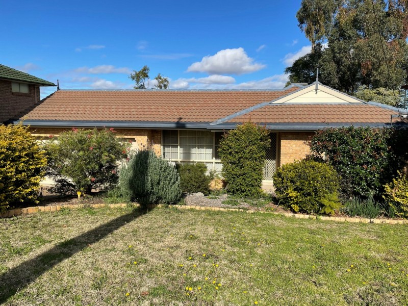 8 Caloola Street, Hillvue NSW 2340