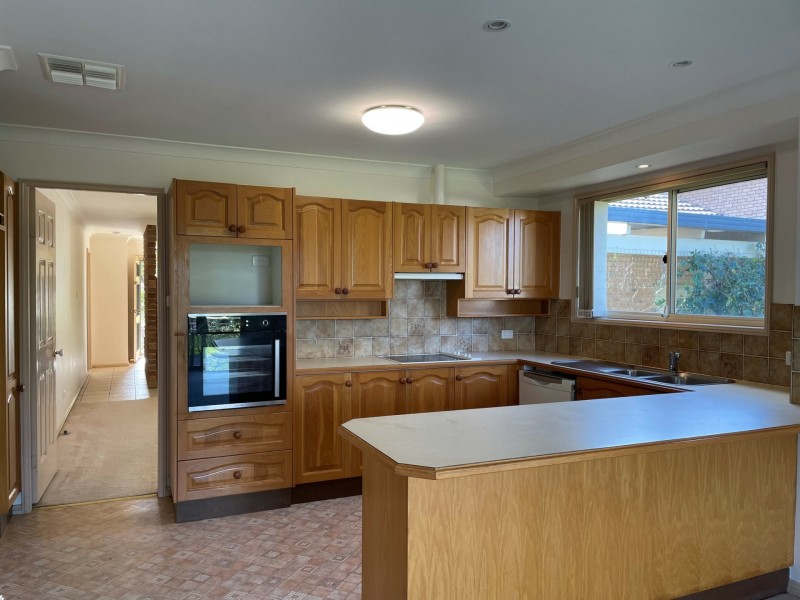 8 Caloola Street, Hillvue NSW 2340