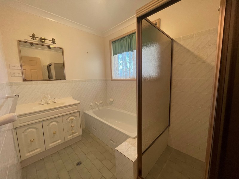 8 Caloola Street, Hillvue NSW 2340