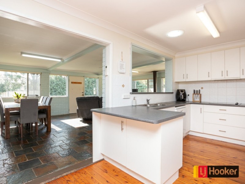 4 Waree Drive, Tamworth NSW 2340