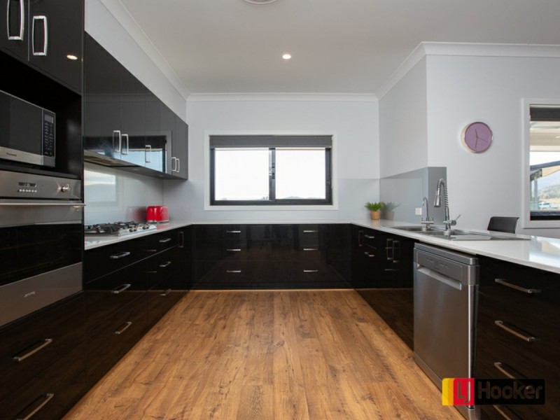 18 Horseshoe Place, Tamworth NSW 2340