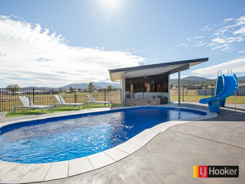 18 Horseshoe Place, Tamworth NSW 2340