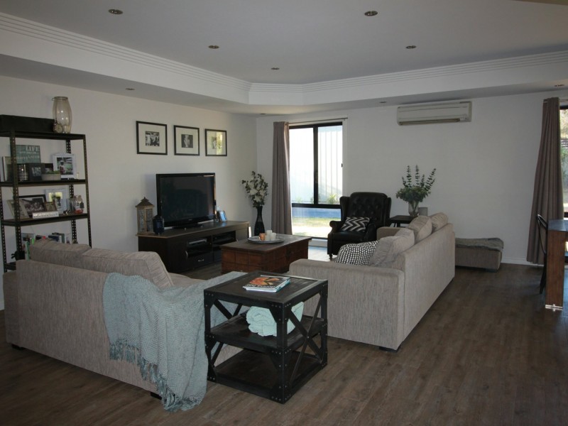 33 Fishermans Place, Oxley Vale NSW 2340