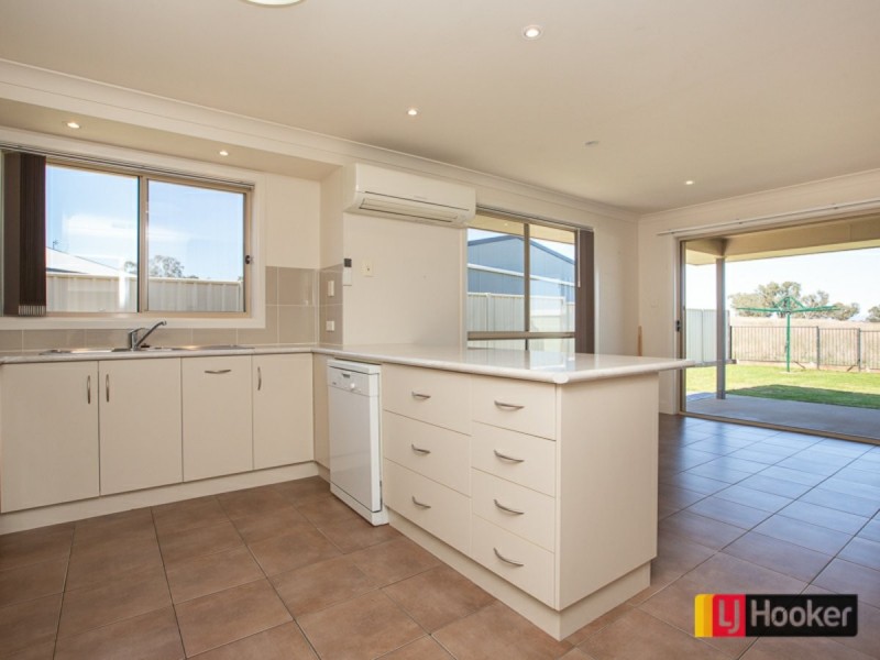 14 Karenvar Ave, Calala NSW 2340