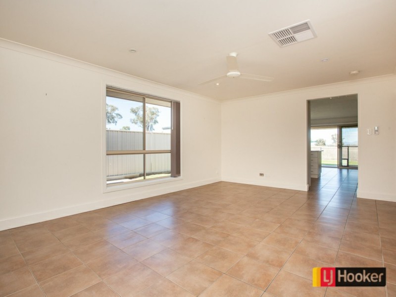 14 Karenvar Ave, Calala NSW 2340