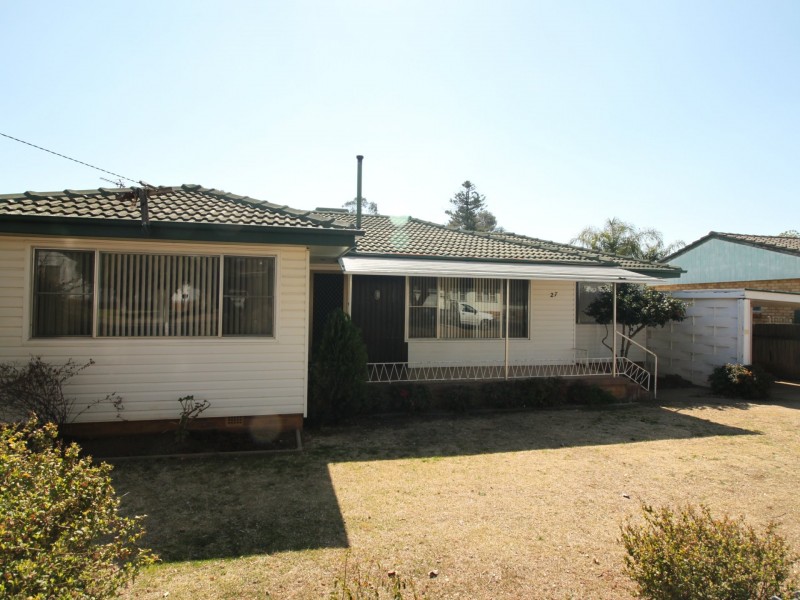 27 Oak Street, Tamworth NSW 2340