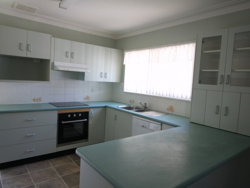 27 Oak Street, Tamworth NSW 2340