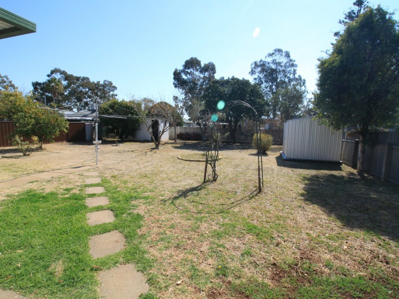 27 Oak Street, Tamworth NSW 2340