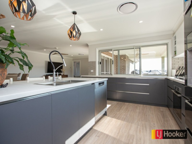 25 Lambrusco Way, North Tamworth NSW 2340