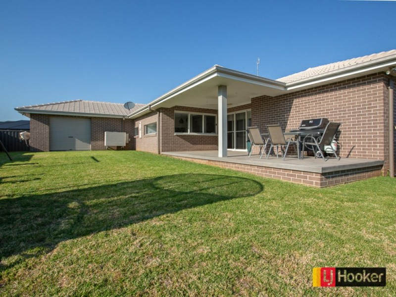 25 Lambrusco Way, North Tamworth NSW 2340