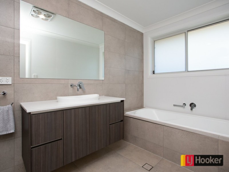 25 Lambrusco Way, North Tamworth NSW 2340