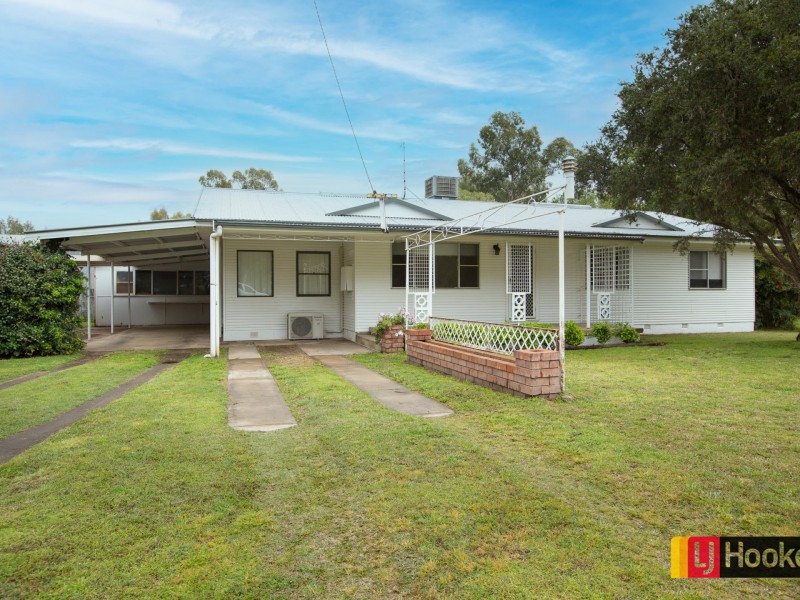 5 Holroyd Street, Tamworth NSW 2340