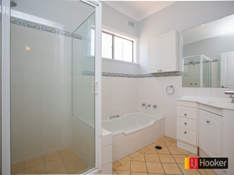 42 Manilla Road, Tamworth NSW 2340