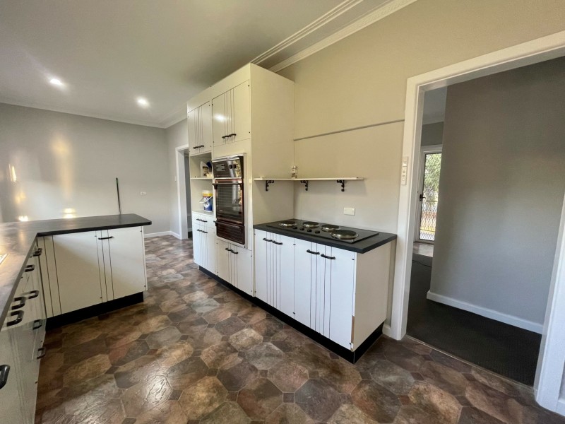 11 Degance Street, South Tamworth NSW 2340