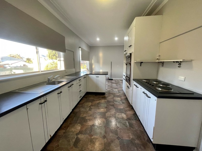 11 Degance Street, South Tamworth NSW 2340