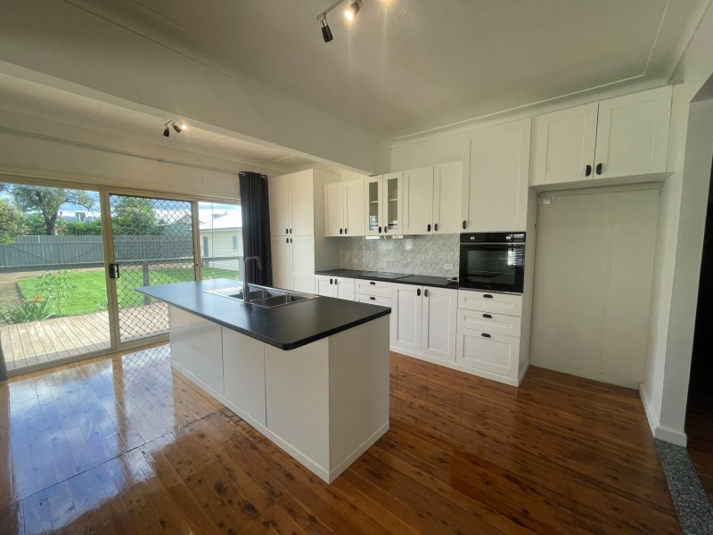 27 Edgeroy Street, South Tamworth NSW 2340