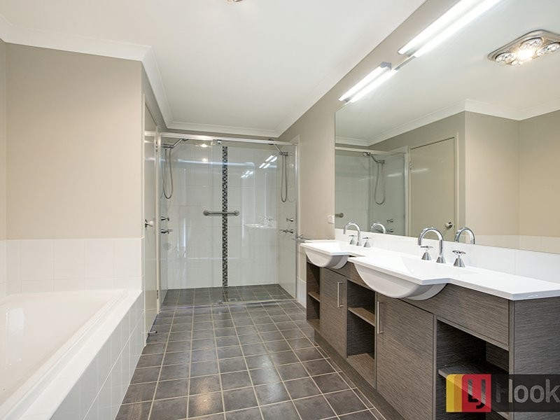 15 Landsborough Close, Tamworth NSW 2340