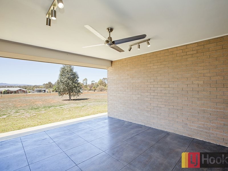 15 Landsborough Close, Tamworth NSW 2340
