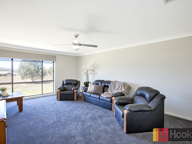 15 Landsborough Close, Tamworth NSW 2340